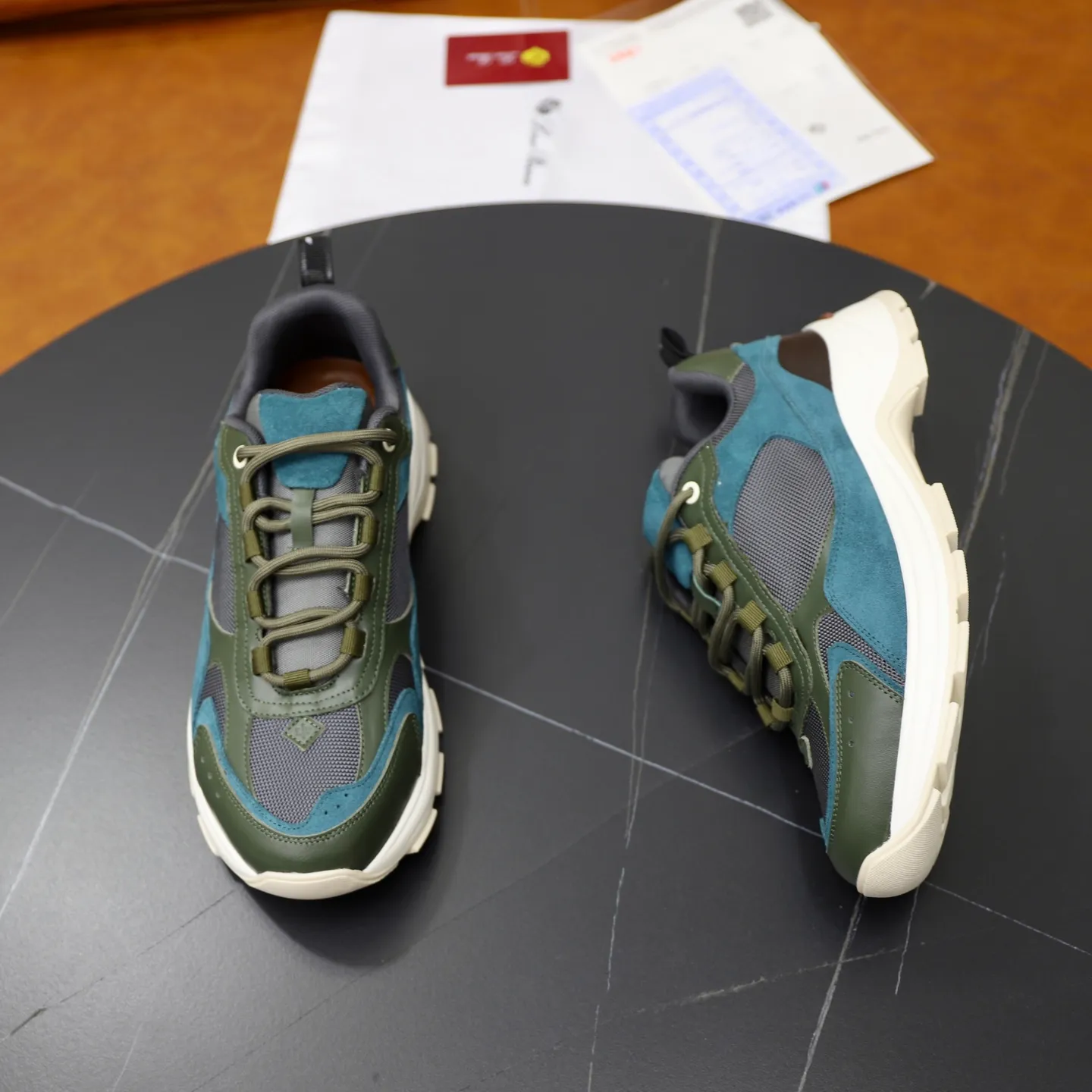 Factory price: 💰520Loropiana LP men's shoes ♞size; 38-44 "45.46 customization" cowhide stitching. It is really easy to wear, lazy, loose, casual, perfect comfort. There are many color choices, and they all look good with clothes. Is it true that Loropiana can bring social value? “Loropiana is the best thing money can buy”